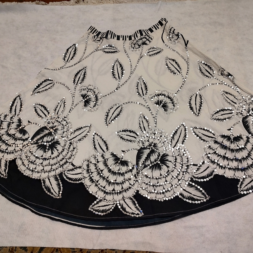 Flared sequence Black and White Flared Floral Skirt